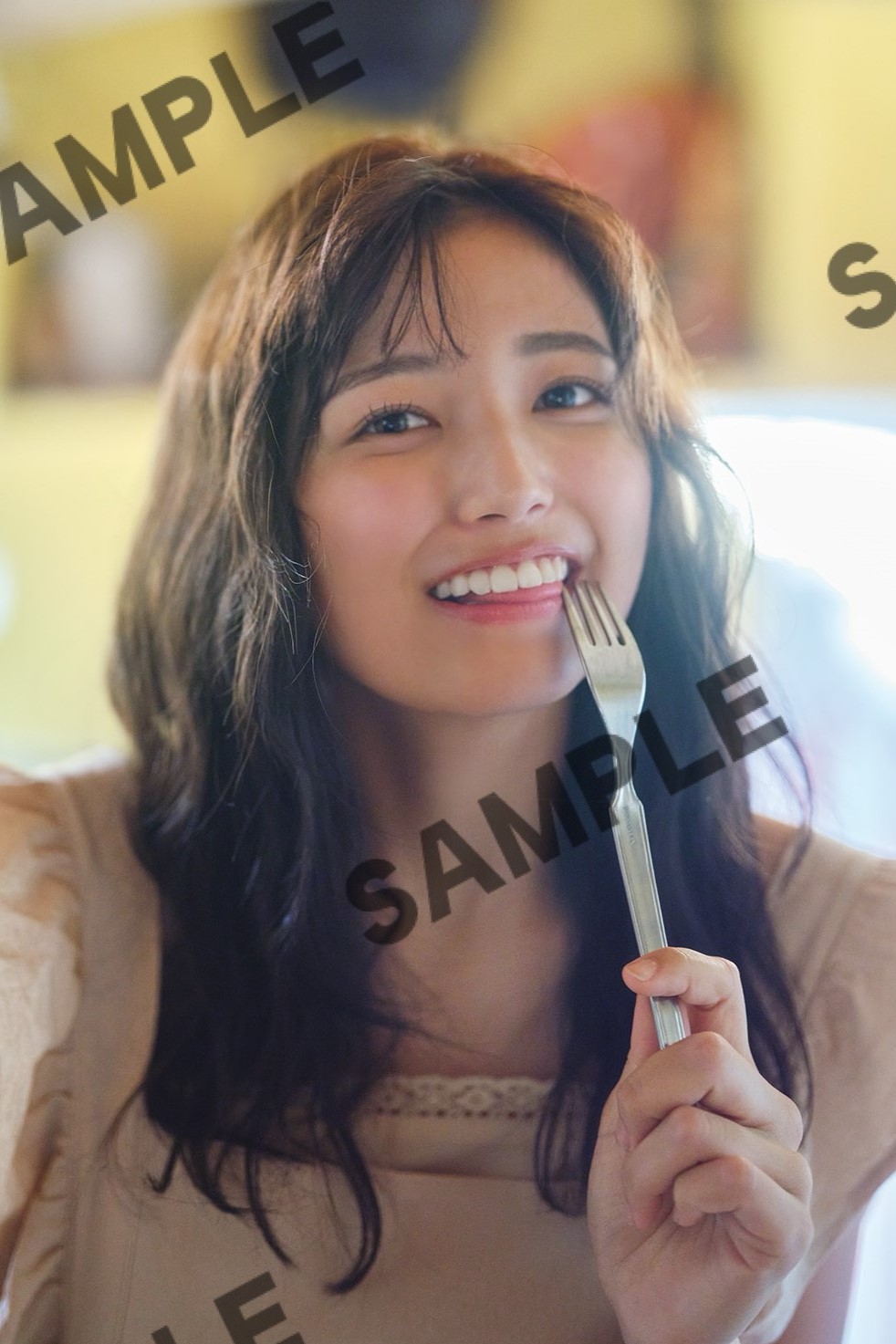 乃木坂46 五百城茉央 1st写真集「未来の作り方」特典ポストカード（星野書店近鉄パッセ店）（撮影：藤原宏）