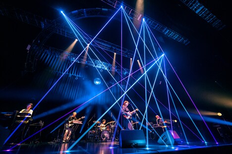 「iri Presents ONEMANSHOW "East/West"」東京公演の様子。(撮影:田中聖太郎)