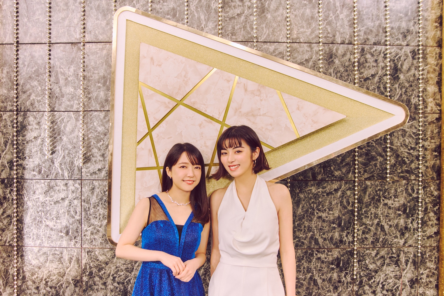 左から上白石萌音、池田エライザ。 (c)日本テレビ