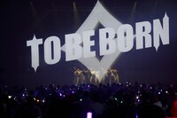 GANG PARADE「TO BE BORN」の様子。（Photo by sotobayashi kenta）