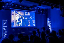 北海道西興部村の映像を観るRYUTist。