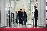 グッチ六本木店内から登場したBE:FIRST。