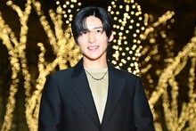 笑顔を浮かべる目黒蓮（Snow Man）。