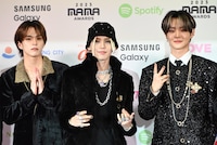 新リーダーに就任するアサヒ（左）と、デビュー当初よりリーダーを務めてきたヒョンソク（中央）、ジフン（右）。