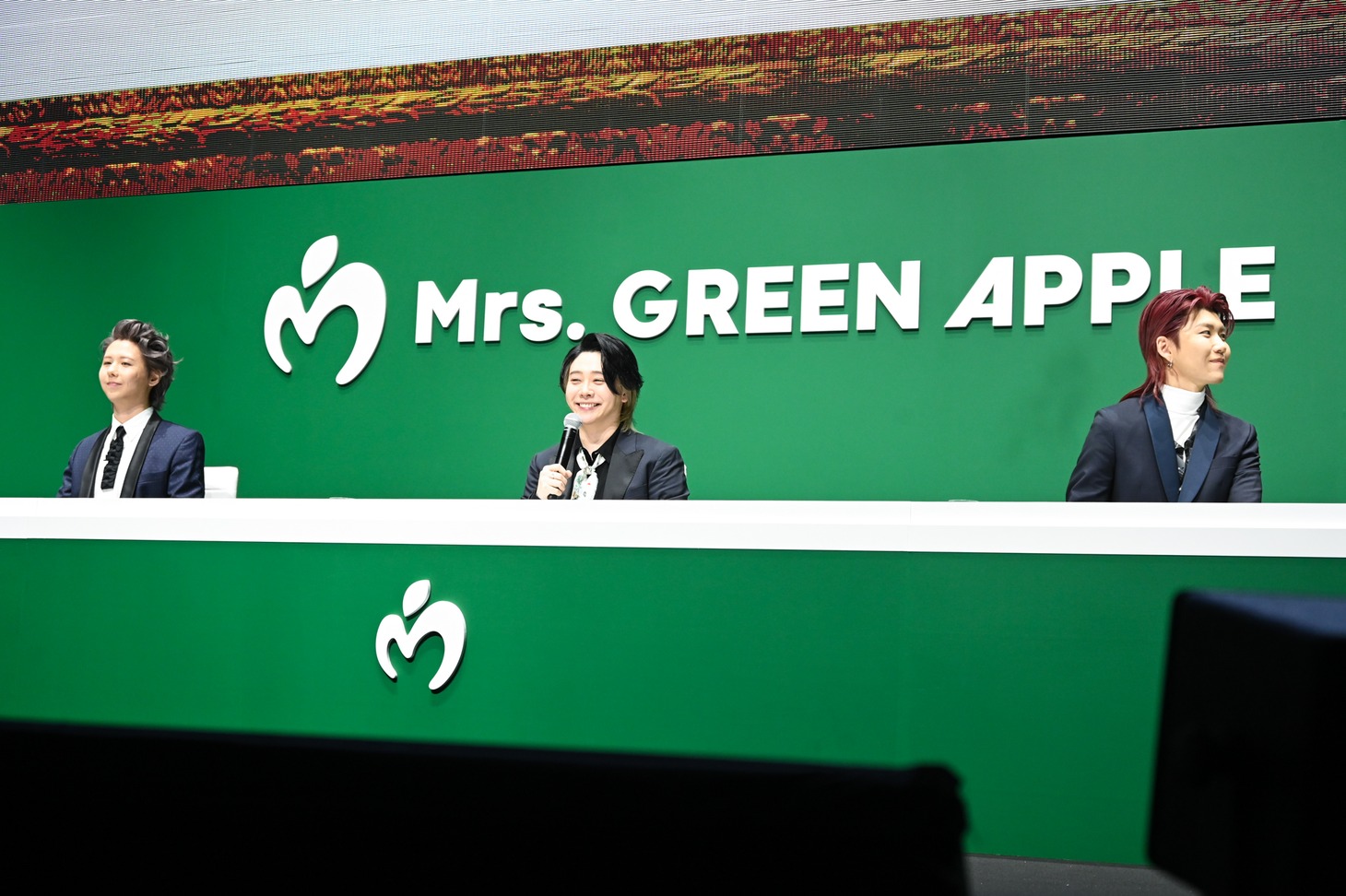 Mrs. GREEN APPLE