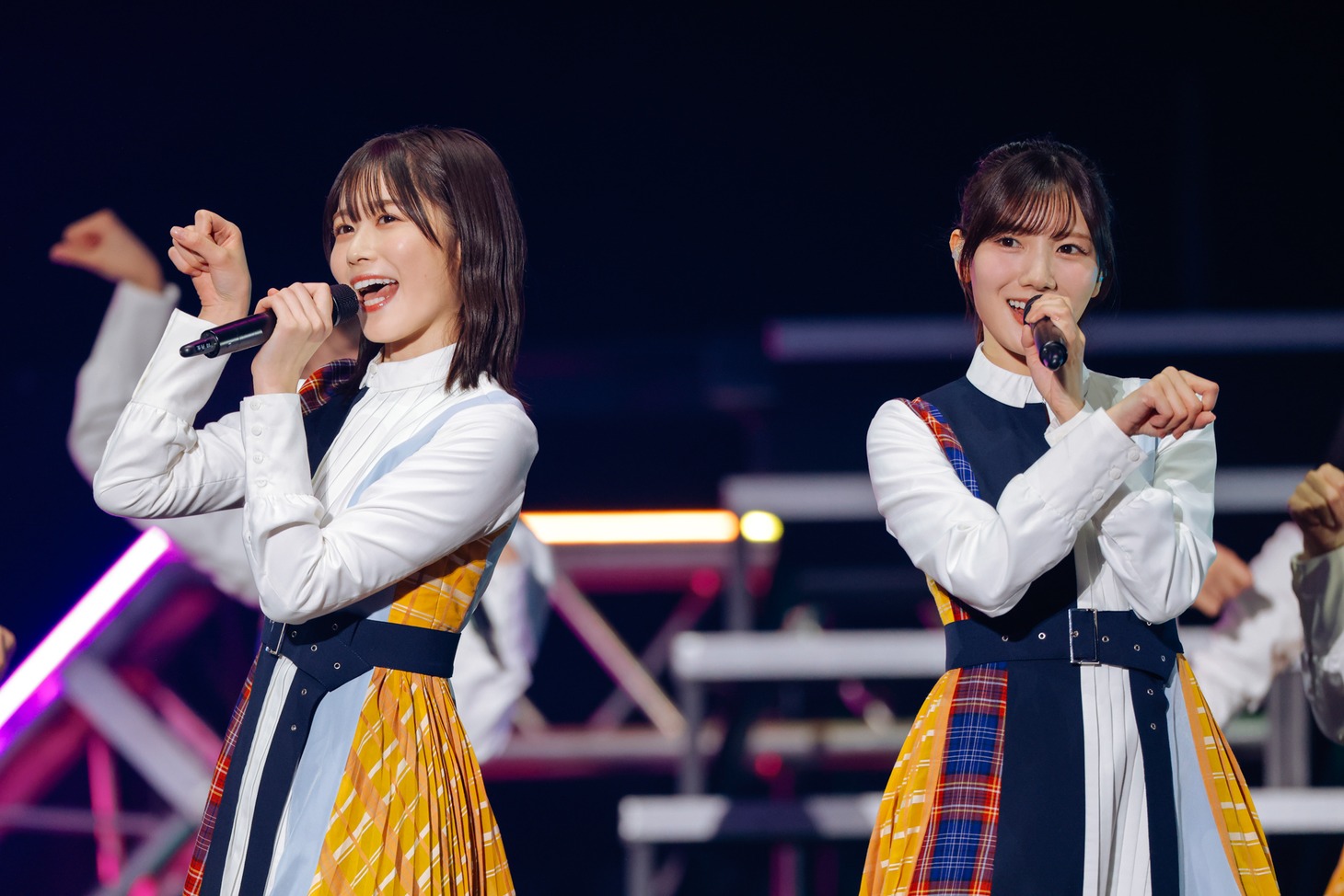 左から丹生明里、河田陽菜。（撮影：上山陽介）