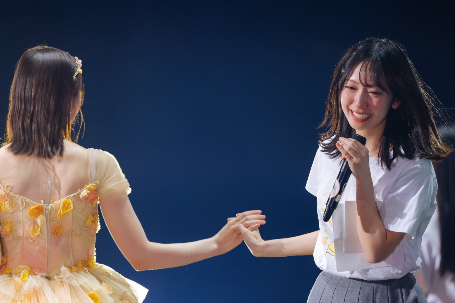 丹生明里と金村美玖。（撮影：上山陽介）