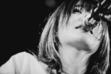 サクラ（Vo, G）（撮影：エドソウタ）