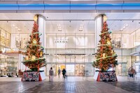 「HAPPY HOLIDAYSキャンペーン」展開中のPARCO外観。