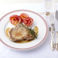 「薔薇と笑顔咲くひと時（ロイヤルアップルポークソテー）」