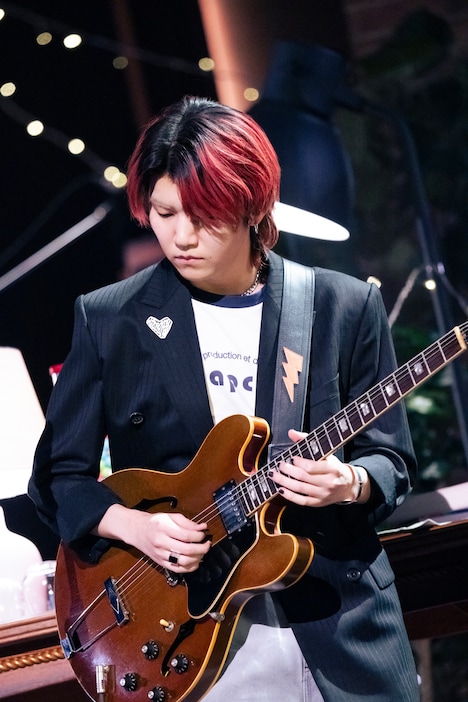 若井滉斗(G)(撮影:田中聖太郎写真事務所)