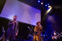 和やかにトークするGAKU-MCとMummy-D。（撮影：樋口涼）