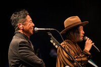 GAKU-MCとMummy-D。（撮影：樋口涼）