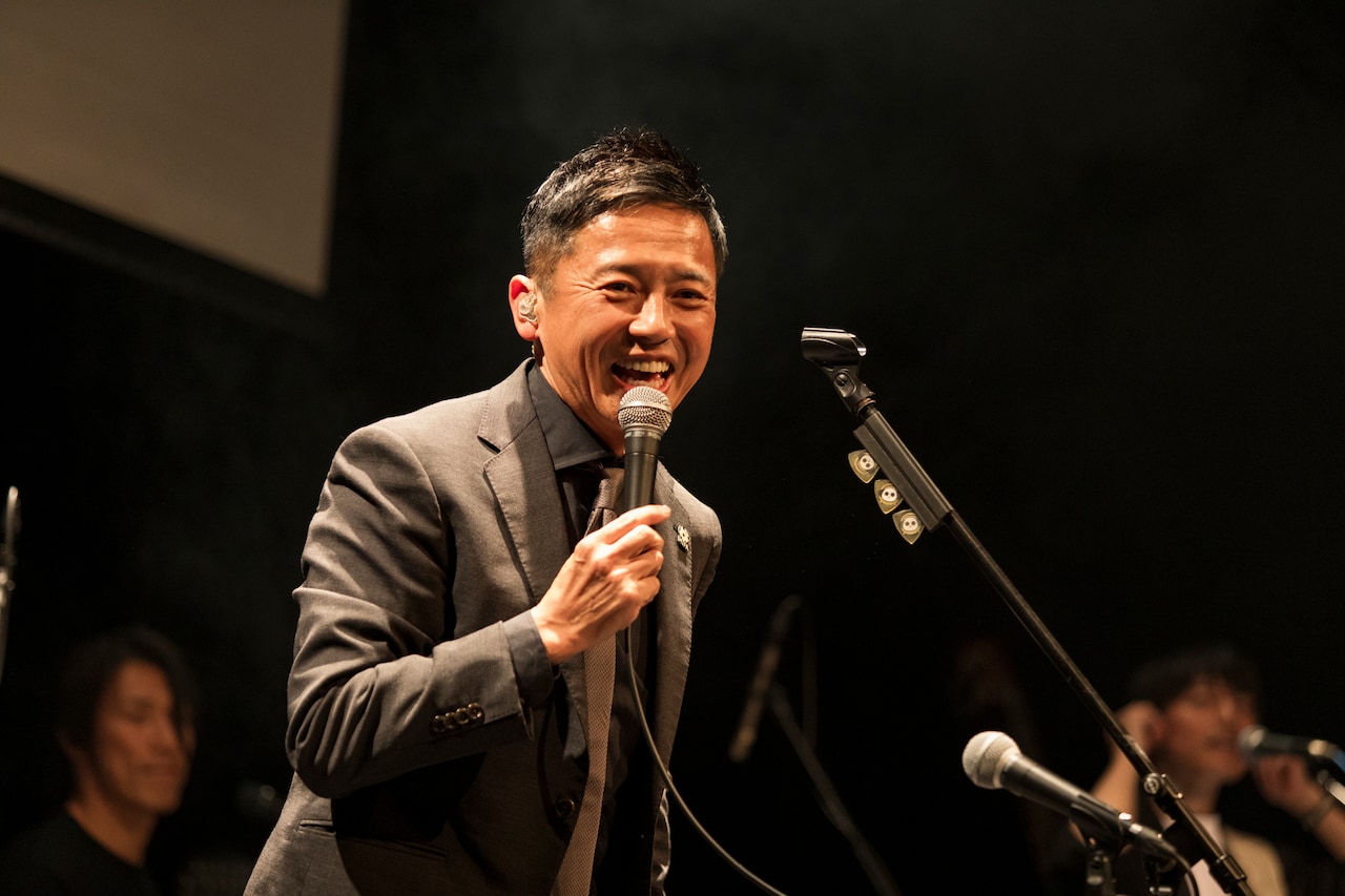 「老衰するまでできたら幸せ」GAKU-MC、ソロ25周年ツアー千秋楽で盟友Mummy-Dと誓い合う