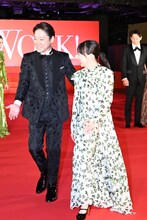 左から阿部サダヲ、芦田愛菜。