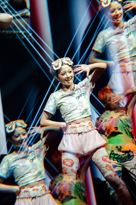 HINATA。「XG 1st WORLD TOUR "The first HOWL"」アムステルダム公演より。