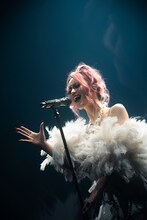 CHISA（チサ）。「XG 1st WORLD TOUR "The first HOWL"」ブリュッセル公演より。