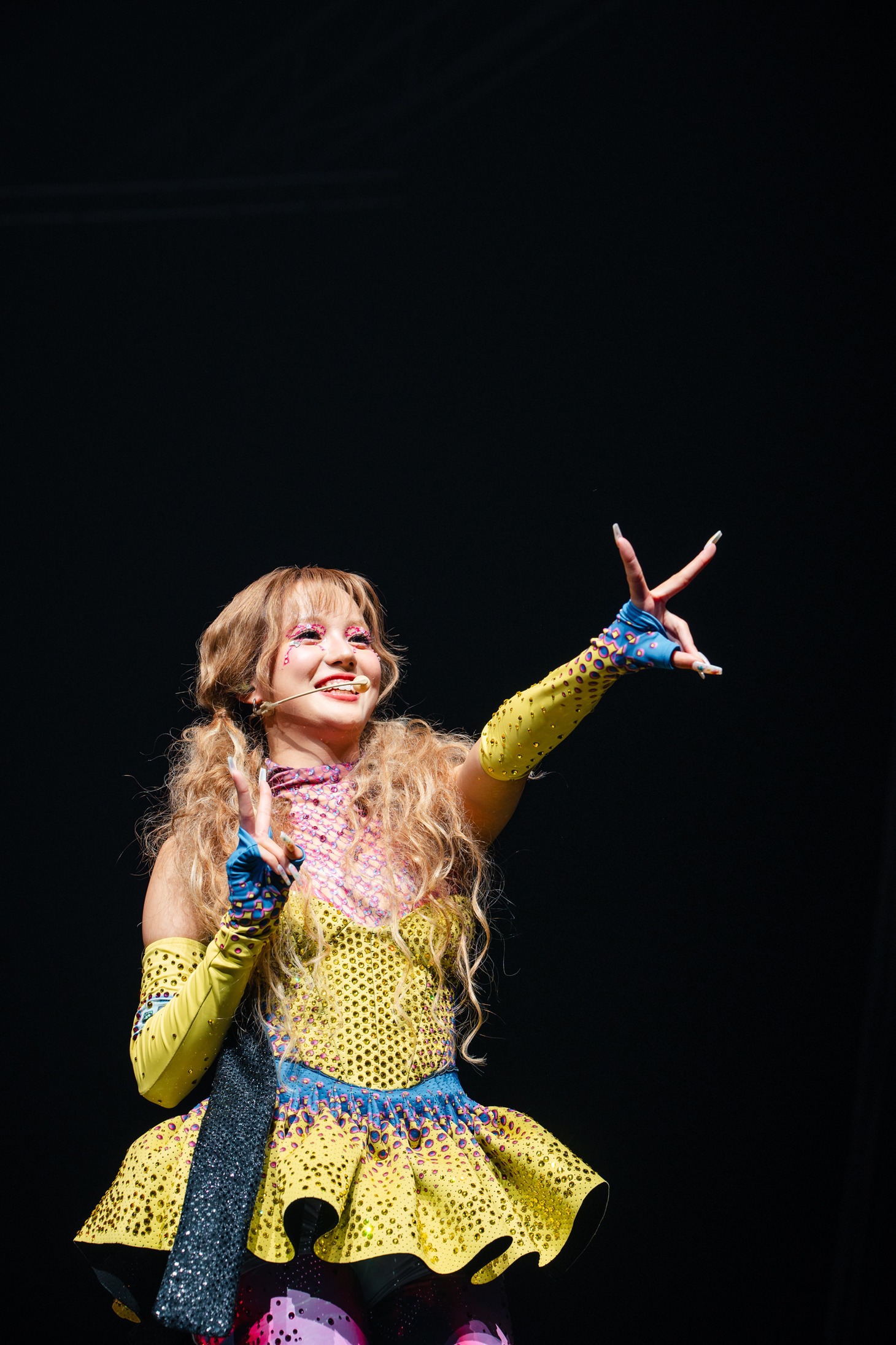 「XG 1st WORLD TOUR "The first HOWL"」パリ公演の様子。