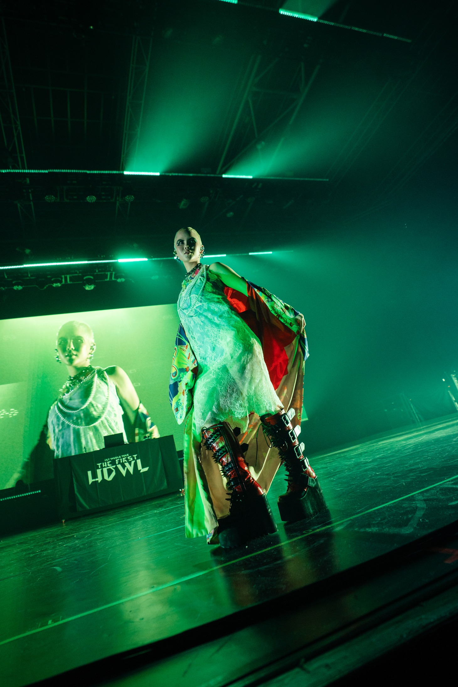 「XG 1st WORLD TOUR "The first HOWL"」パリ公演の様子。