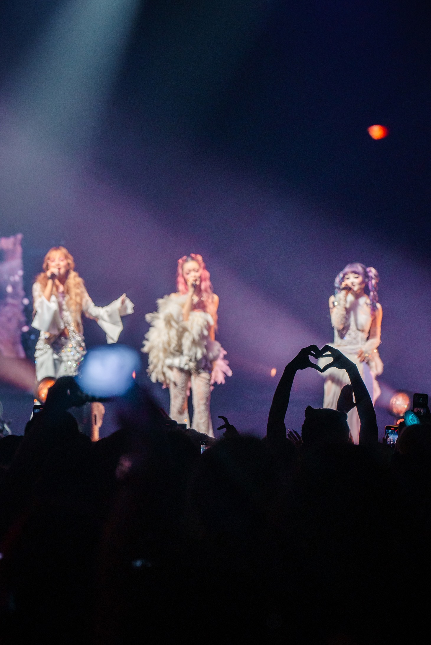 「XG 1st WORLD TOUR "The first HOWL"」パリ公演の様子。