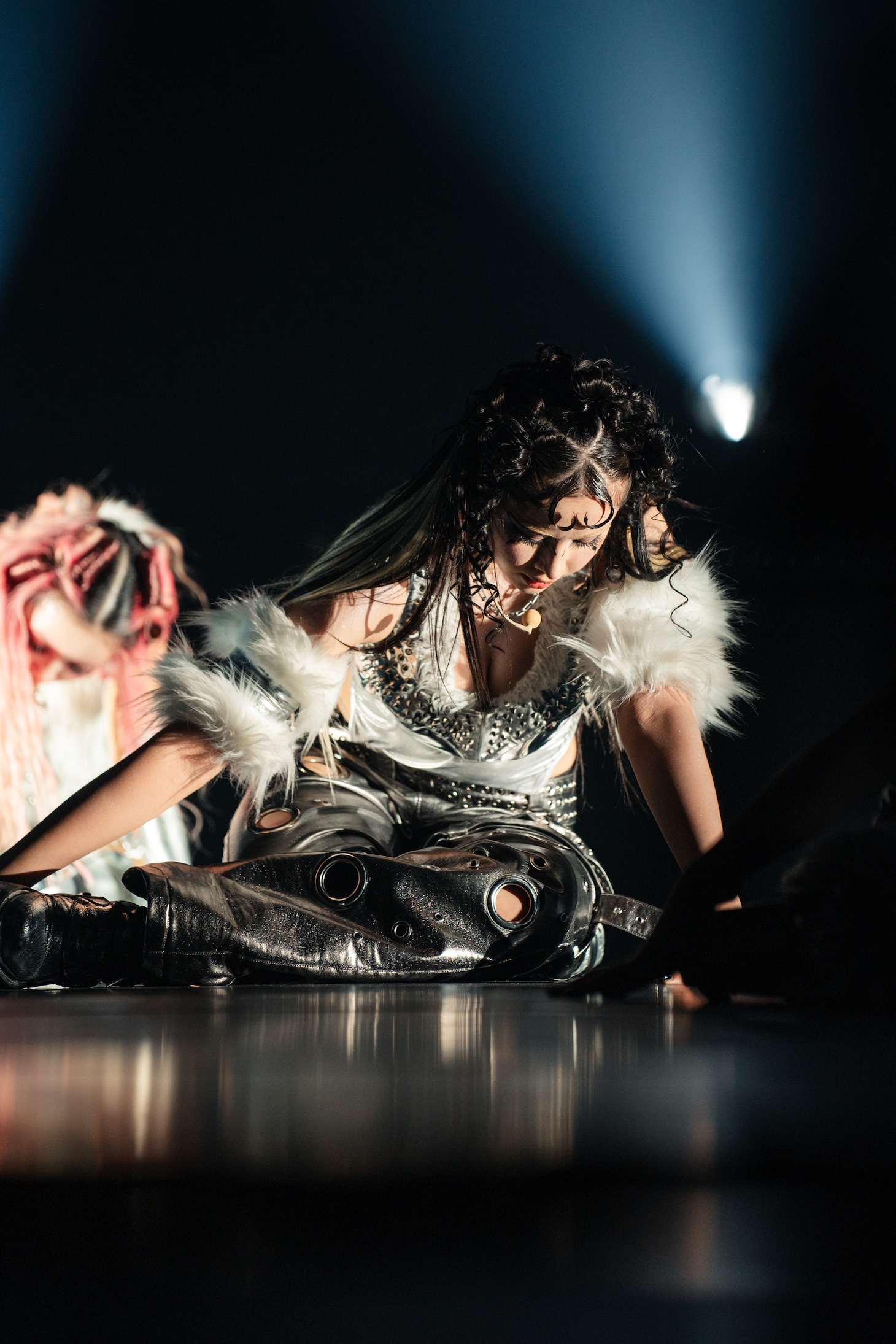 「XG 1st WORLD TOUR "The first HOWL"」パリ公演の様子。