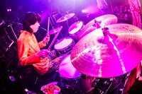 タイチサンダー（サポートドラム / ex. 爆弾ジョニー）（撮影：森好弘）