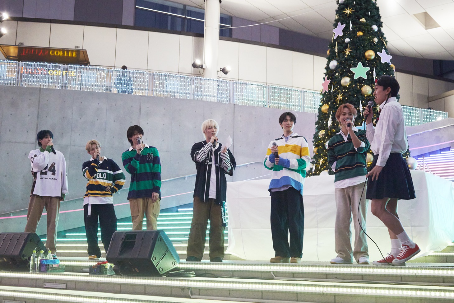 「Level Up」リリース記念イベントに乱入する如月マロン。(c)UNIVERSAL SIGMA / LAPONE Entertainment