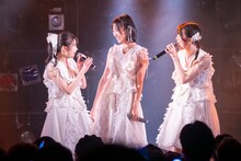 新曲「Unknown Us」を披露するRYUTist。