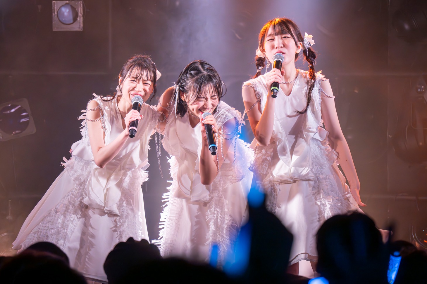 新曲「Unknown Us」を披露するRYUTist。