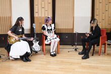 左からKANAMI、小鳩ミク、HISASHI。