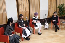 左からSAIKI、KANAMI、小鳩ミク、HISASHI。