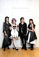 左からSAIKI、小鳩ミク、HISASHI、KANAMI。