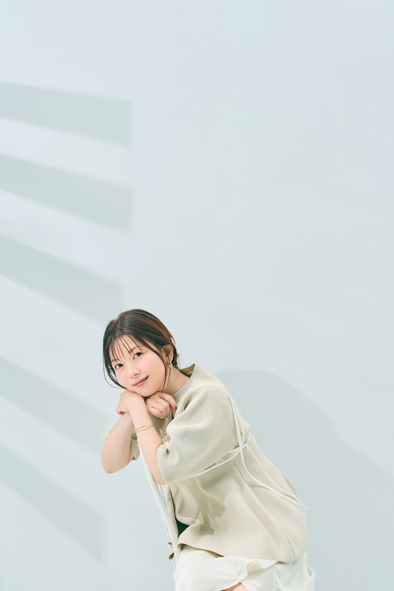 牧野由依アーティストデビュー20周年記念ビジュアル（白）