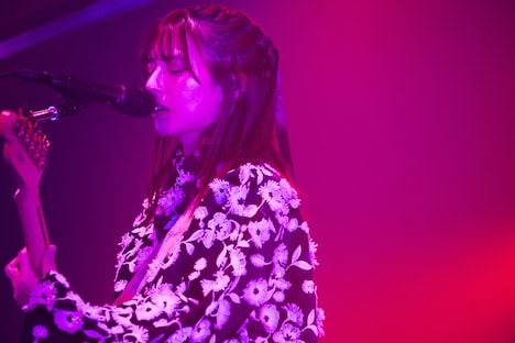 HARUNA（Vo, G / SCANDAL）（撮影：日吉“JP”純平）