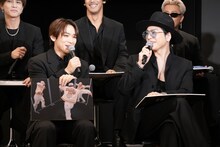 左からNAOTO、ØMI。