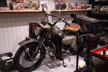 山下健二郎「ROPPONGI BASE」に展示された私物バイク。