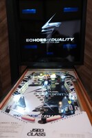 山下健二郎「ROPPONGI BASE」に置かれたピンボール。