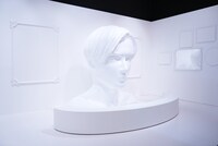 岩田剛典「白の部屋」の様子。