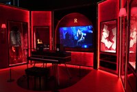 今市隆二「Resonance of Red」の様子。