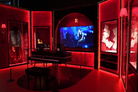 今市隆二「Resonance of Red」の様子。