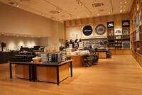 「三代目 J SOUL BROTHERS EXHIBITION "JSB3 CLASS"」グッズ売り場の様子。