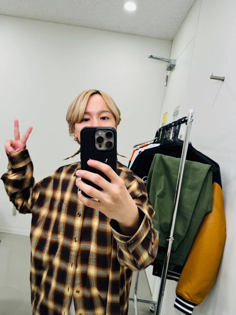 今夜「バズリズム02」でsyudouの“手書き履歴書”公開！超特急、ゴマキ、SPYAIR、柚希礼音も登場