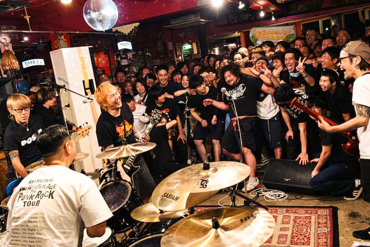 Ken Yokoyama、熱狂の江ノ島フロアライブで90 