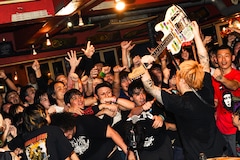 Ken Yokoyama、熱狂の江ノ島フロアライブで90