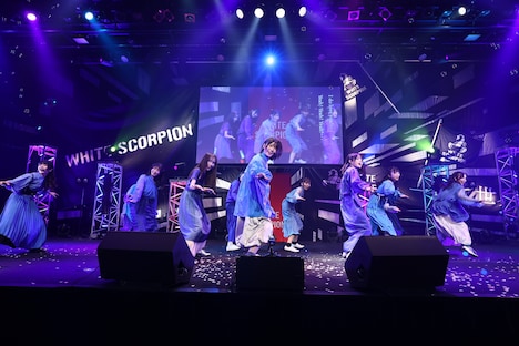 「WHITE SCORPION 1st Anniversary LIVE ~追撃。~」の様子。(c)OVERSE