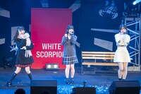 μ’s「Snow halation」を歌うCHOCO、NATSU、ACE。