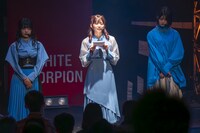 スコピストへの手紙を読むNICO。