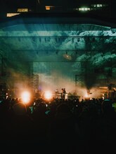 JJJ「Nov Tour」東京・日比谷公園大音楽堂（日比谷野音）公演の様子。