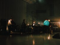 OMSBとSTUTSを迎えた「心」のパフォーマンスの様子。