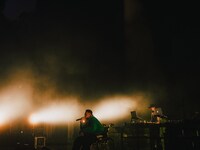 車椅子で現れたOMSB。